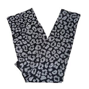 Black Silver Leopard Scrunch Booty Yoga Pants Butt Lifting Size Medium